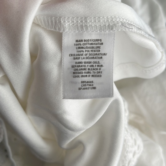 White Cotton with Lace Backless Romper. Tie and zipper details - Picture 6 of 6